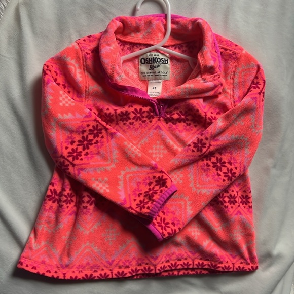 Two fleece sweatshirts, 4T, great condition - Picture 3 of 3